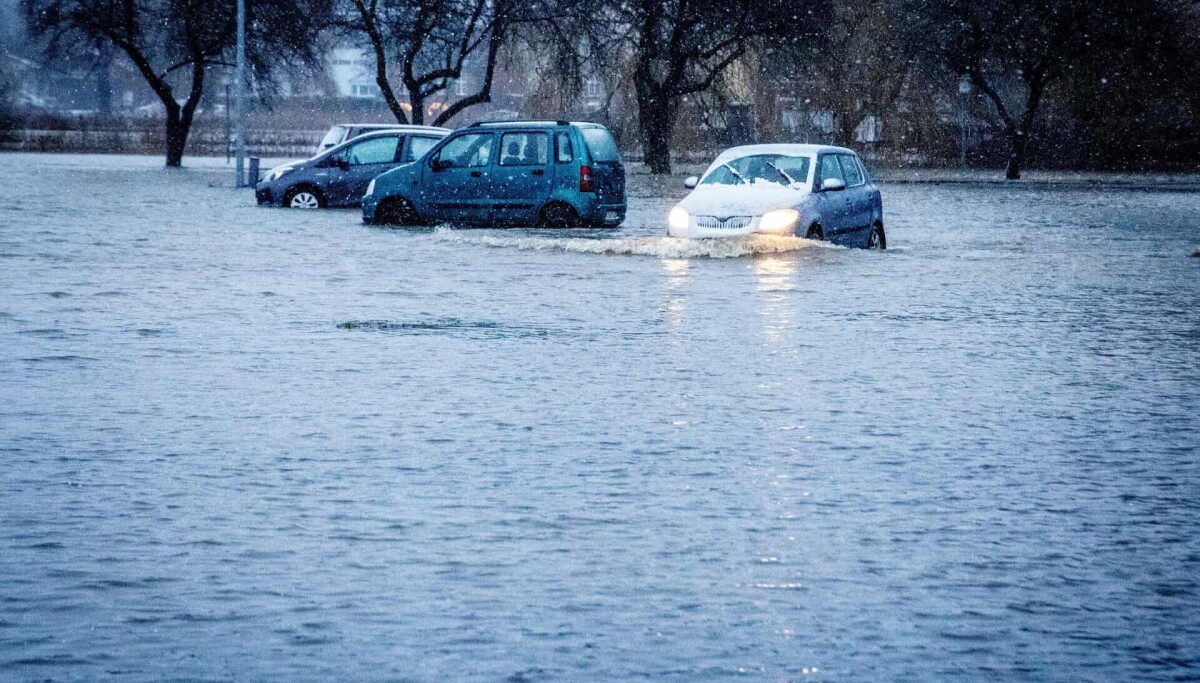 Alvorlig Vejr Advarsel: Kraftig Regn og Skybrud på Vej til Sydhavsøerne!
