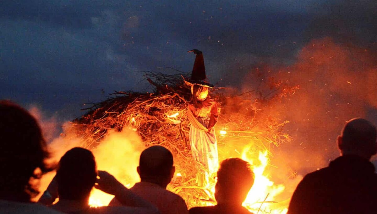 Oplev Magisk Midtsommer i Marielyst: Bål, Tale og Sanger!