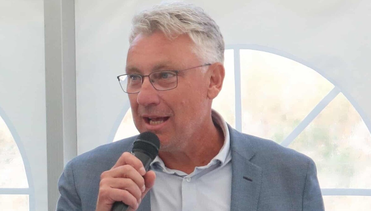 Bekymring i Folketidende: Besparelsernes Skygge Hænger Over Byen - Hvad Skal Ske?