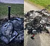 Til venstre ses, hvad der formodes at være afbrændte skilte fra den forsvundne tuktuk. Til højre ses et andet fundet af afbrændte ting i Nakskov. Privatfotos