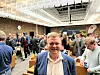 Simon Hansen havde en god fornemmelse i maven i starten af valgcaféen og med en frisk exit poll fra katedralskolen. Foto: Kim Møller Pedersen