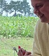 Поп-звезда Андерс Одбьерг устроил трогательный концерт для неизлечимо больной Лайлы в хосписе