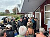 Statsminister Mette Frederiksen (S) nåede også at snakke med de lokale badegæster om deres store behov for en mindre tilbygning under saunabesøget i Nysted. Foto: Kim Møller Pedersen