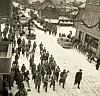 Med hjælp fra Sakskøbing Lokalhistoriske Arkiv er dette juleoptogsfoto fra 1955 gravet frem fra gemmerne. Foto: Sakskøbing Lokalhistoriske Arkiv